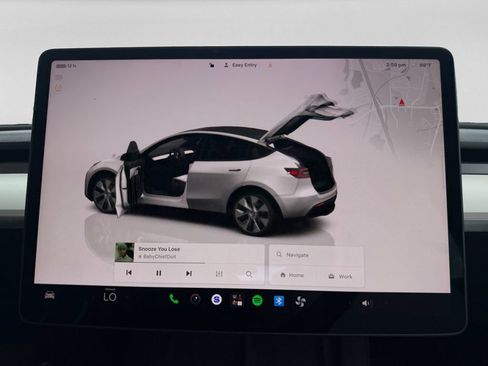 Used 2024 Tesla Model Y Long Range AWD/4WD image 18