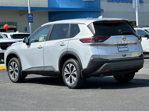Used 2023 Nissan Rogue SV FWD image 3