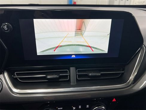 Used 2024 Chevrolet Trax ACTIV w/ Sunroof Package image 14