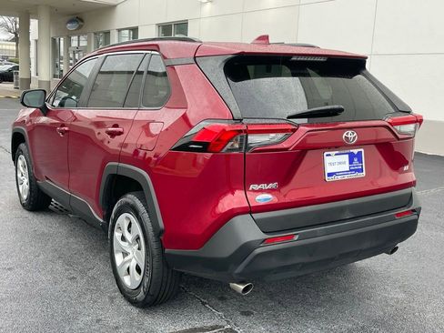 Used 2019 Toyota RAV4 LE image 4