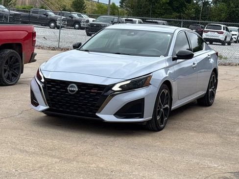 Used 2023 Nissan Altima 2.5 SR w/ SR Premium Package AWD/4WD image 13