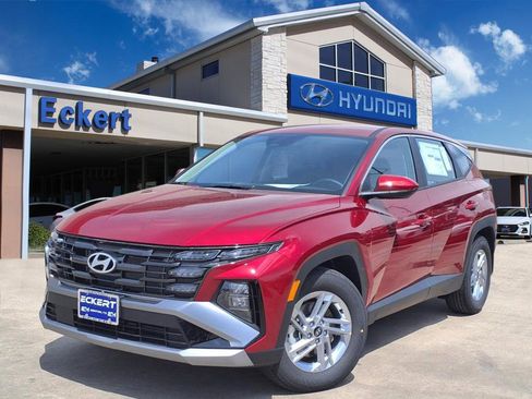 New 2025 Hyundai Tucson SE image 1