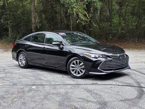 Used 2022 Toyota Avalon XLE FWD image 1