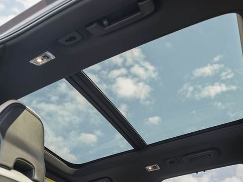 Used 2022 Volvo XC90 T8 R-Design w/ Advanced Package image 31