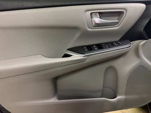 Used 2017 Toyota Camry LE FWD image 22