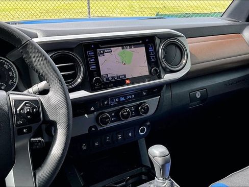 Used 2017 Toyota Tacoma Limited RWD image 6