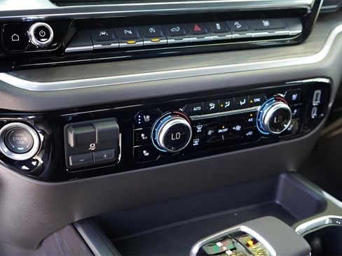 New 2026 GMC Sierra 1500 SLT image 15