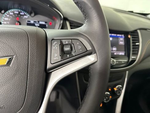 Used 2022 Chevrolet Trax LT w/ LT Convenience Package image 16