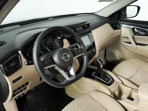 Used 2017 Nissan Rogue S image 4