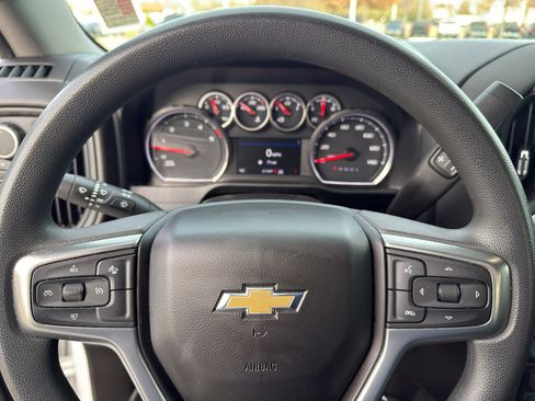 Used 2022 Chevrolet Silverado 2500 Custom w/ Custom Value Package image 23