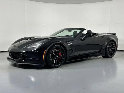Used 2016 Chevrolet Corvette Z06 w/ 3LZ Preferred Equipment Group RWD image 2