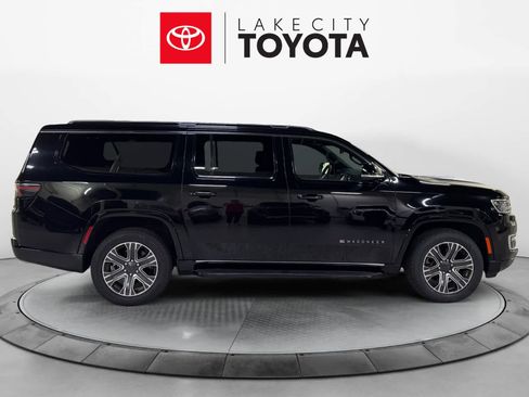 Used 2024 Jeep Wagoneer L Series II image 9