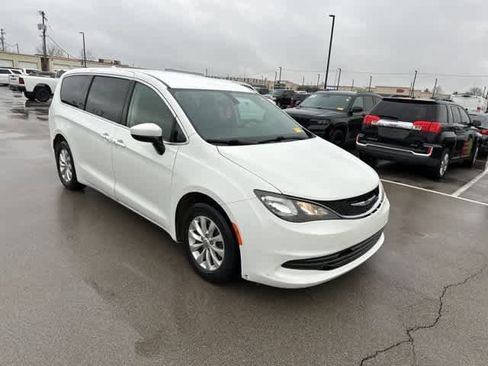 Used 2017 Chrysler Pacifica Touring w/ Tire & Wheel Group image 18