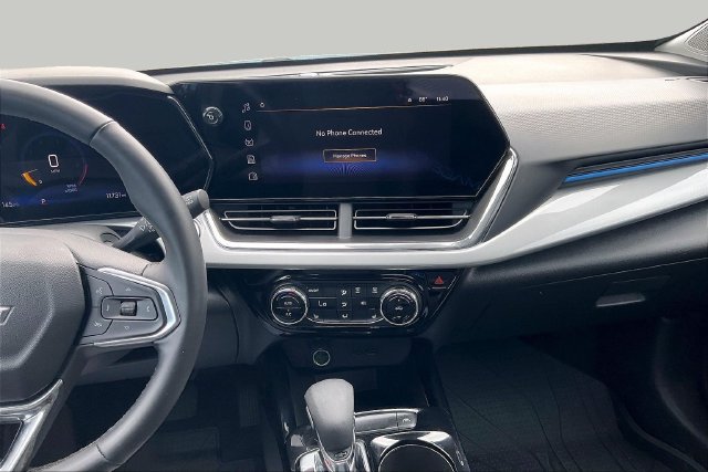 Used 2025 Chevrolet Trax LT w/ LT Convenience Package FWD image 7