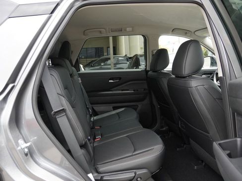 New 2026 Nissan Pathfinder SL FWD image 19