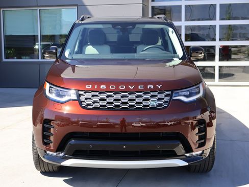 Used 2026 Land Rover Discovery Limited Edition AWD/4WD image 2