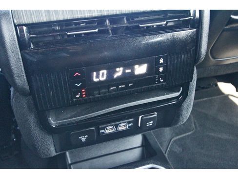 Used 2024 Jeep Wagoneer Series II AWD/4WD image 16
