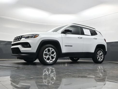 Used 2025 Jeep Compass Latitude AWD/4WD image 38