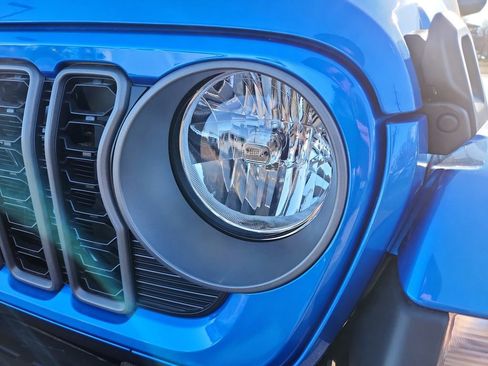 New 2026 Jeep Gladiator Sport AWD/4WD image 5