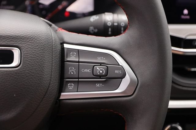 Used 2025 Jeep Compass Trailhawk AWD/4WD image 12