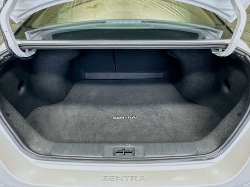 Used 2025 Nissan Sentra SR FWD image 16