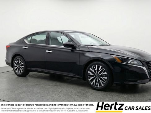 Used 2025 Nissan Altima 2.5 SV image 1