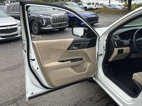 Used 2013 Honda Accord LX image 11