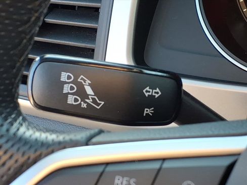 Used 2021 Volkswagen Atlas Cross Sport SE image 17