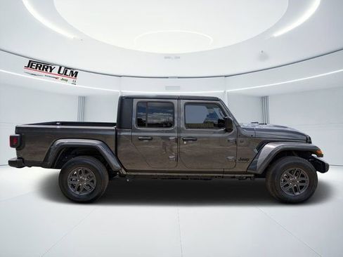 New 2025 Jeep Gladiator Sport AWD/4WD image 2