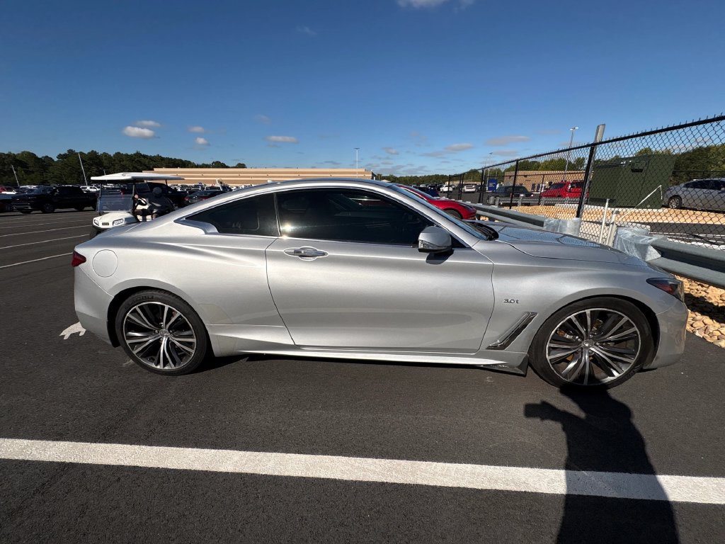 Used 2018 INFINITI Q60 3.0t Luxe RWD image 5