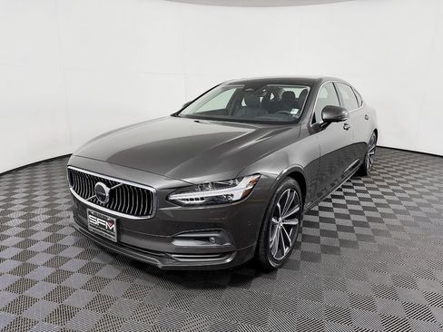 Used 2022 Volvo S90 B6 Momentum w/ Advanced Package image 3