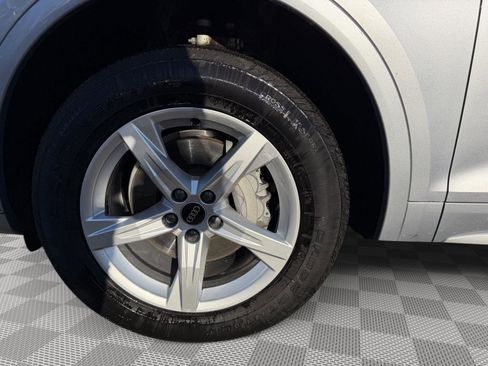 Used 2023 Audi Q5 2.0T Premium w/ Convenience Package image 7