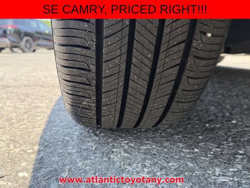 Used 2019 Toyota Camry SE w/ Convenience Package FWD image 12