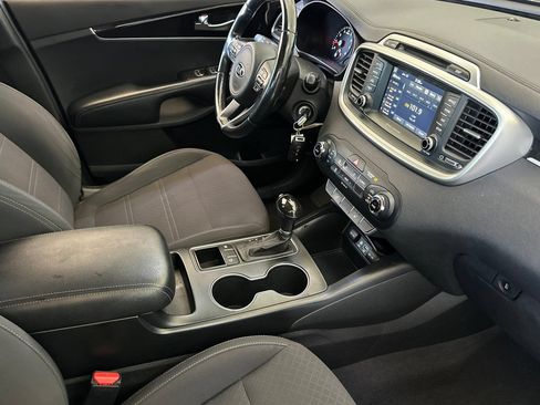 Used 2017 Kia Sorento FWD w/ LX Convenience Package image 18