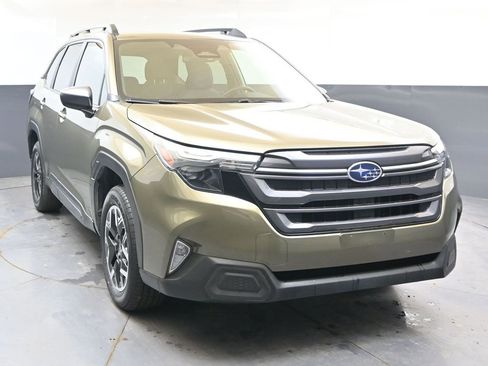 Certified 2025 Subaru Forester Premium AWD/4WD image 8