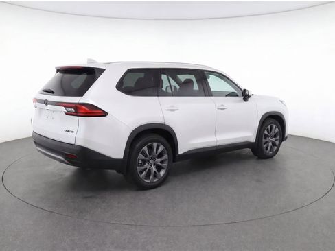 Used 2025 Toyota Grand Highlander FWD image 4