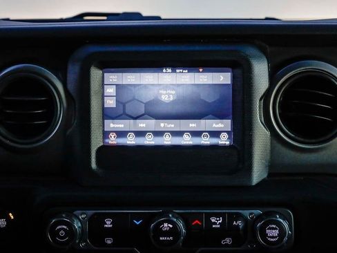 Used 2023 Jeep Gladiator Sport image 15