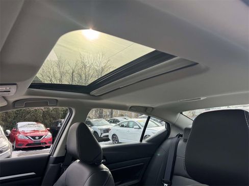 Used 2023 Nissan Altima 2.5 SR w/ SR Premium Package image 19