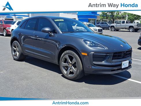 Used 2023 Porsche Macan AWD/4WD image 1