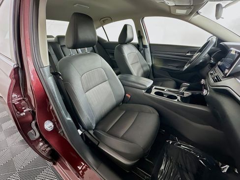 Used 2024 Nissan Altima 2.5 SV FWD image 28