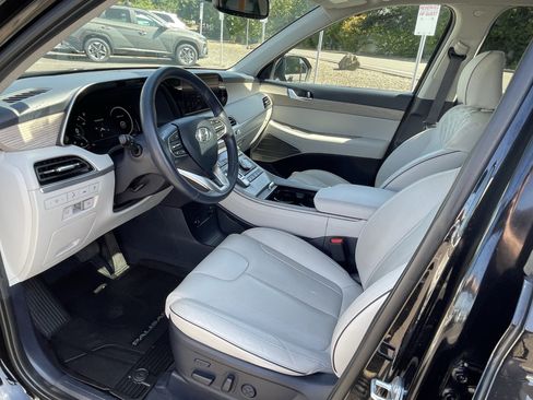 Certified 2022 Hyundai Palisade Limited w/ Winter Package AWD/4WD image 10