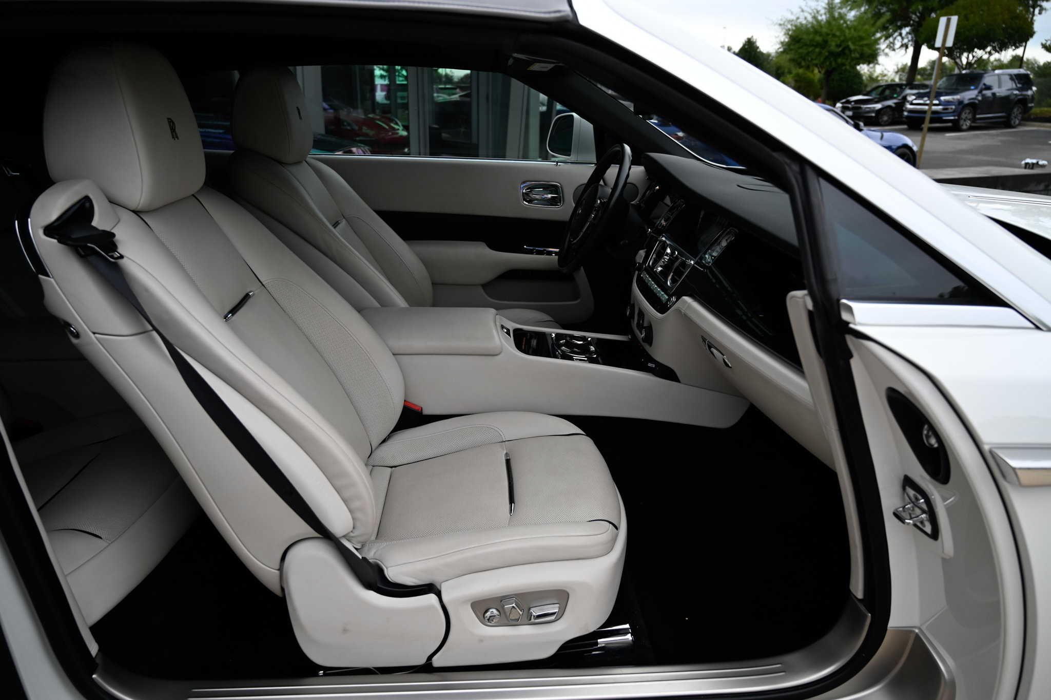 Used 2018 Rolls-Royce Dawn RWD image 42