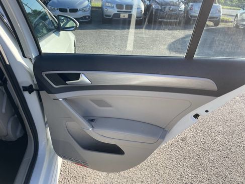 Used 2015 Volkswagen Golf SE FWD image 16