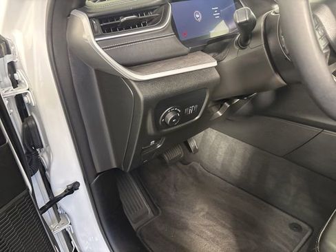 Certified 2025 Jeep Grand Cherokee L Limited w/ Black Appearance Package AWD/4WD image 15