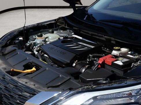 Used 2023 Nissan Rogue SV image 10