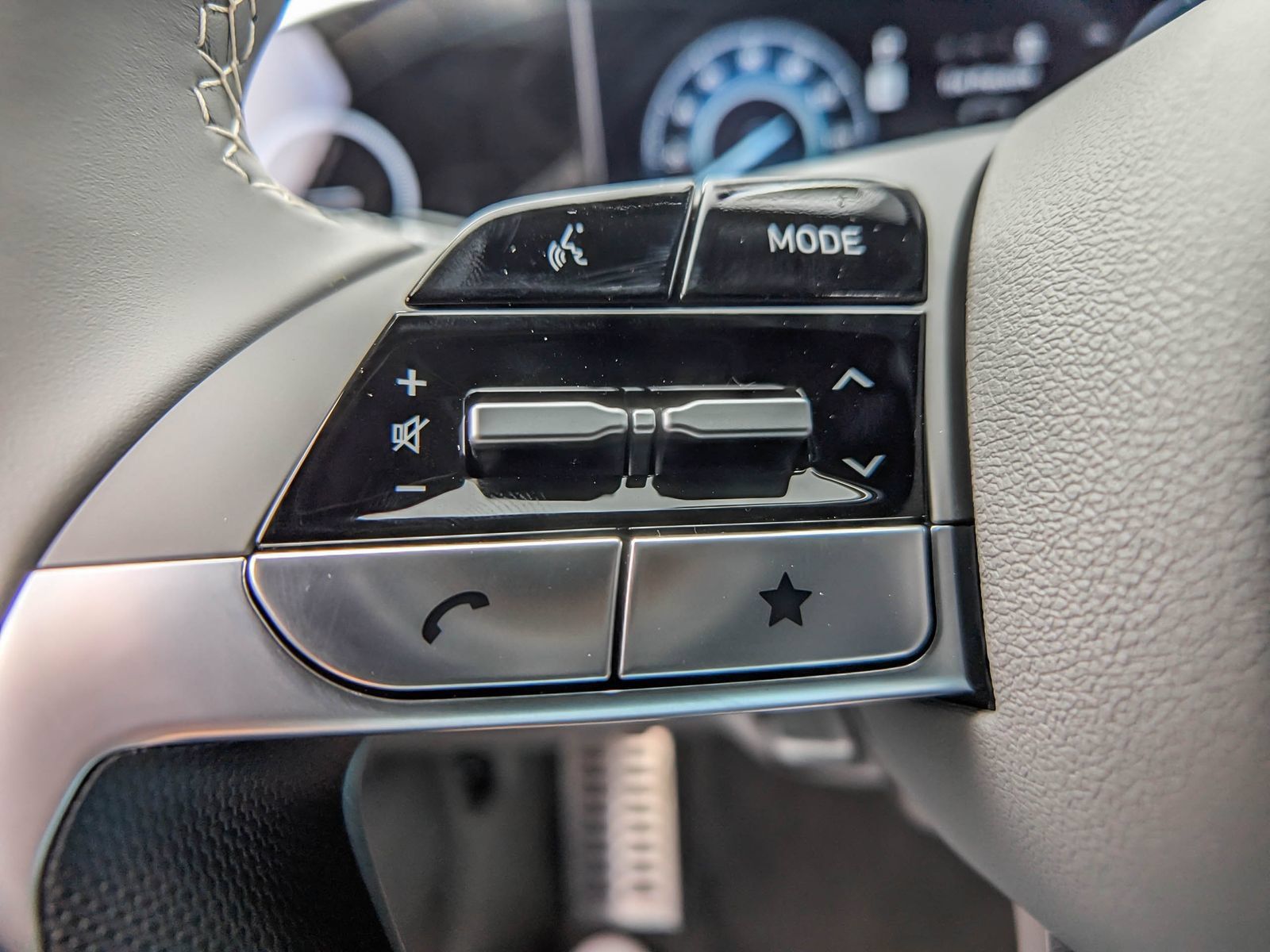 New 2025 Hyundai Elantra SEL FWD image 27