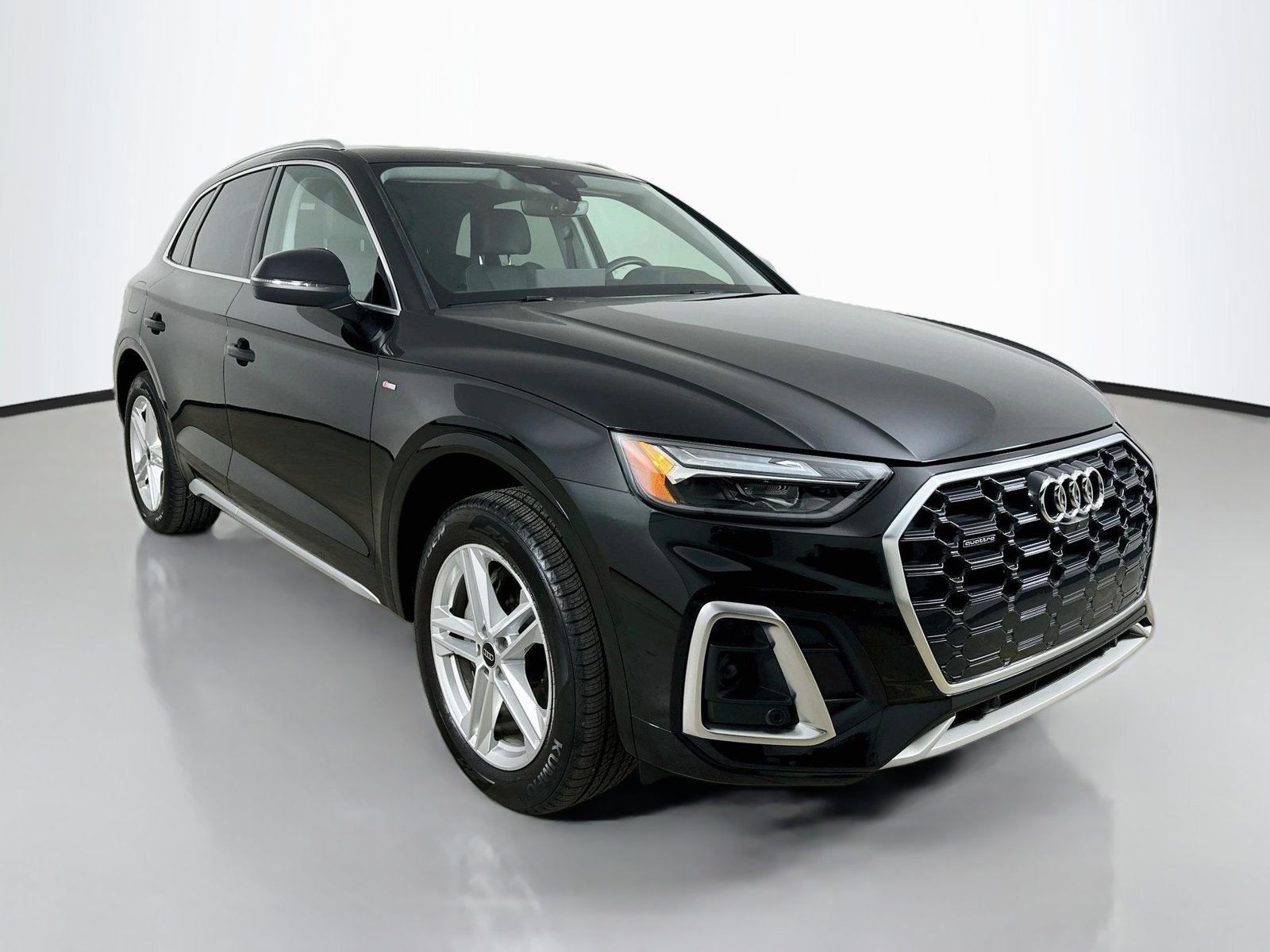Certified 2024 Audi Q5 e Premium Plus AWD/4WD image 3
