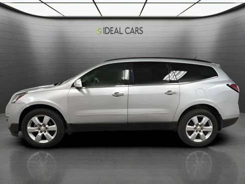 Used 2017 Chevrolet Traverse LT w/ Style and Technology Package FWD image 8