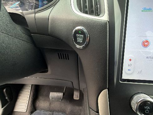 Used 2024 Ford Edge SEL image 17