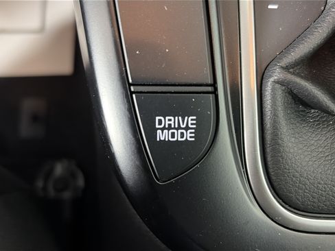 Used 2025 Kia Soul LX w/ LX Technology Package FWD image 26